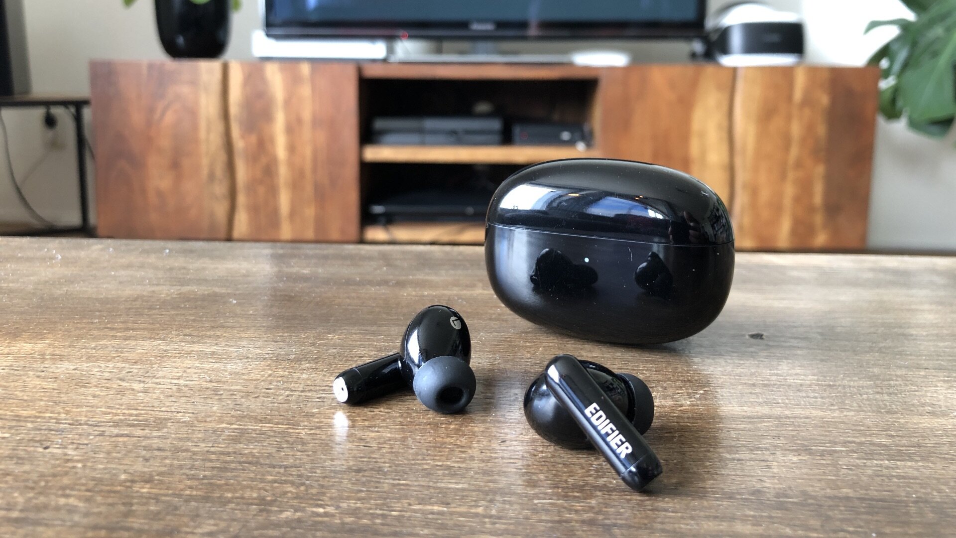Edifier TWS330NB review: ANC earbuds with great call quality